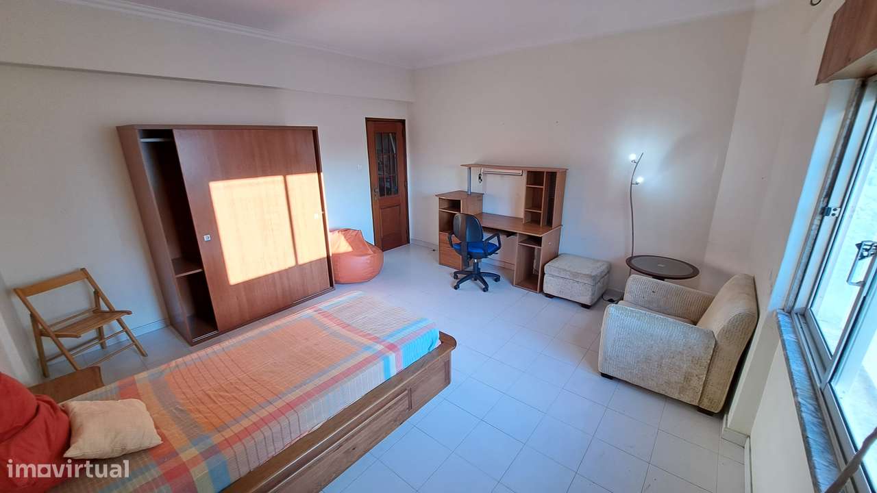 T3 com 112 m2, suite, varanda, luz natural e localização privilegiada - Grande imagem: 5/11