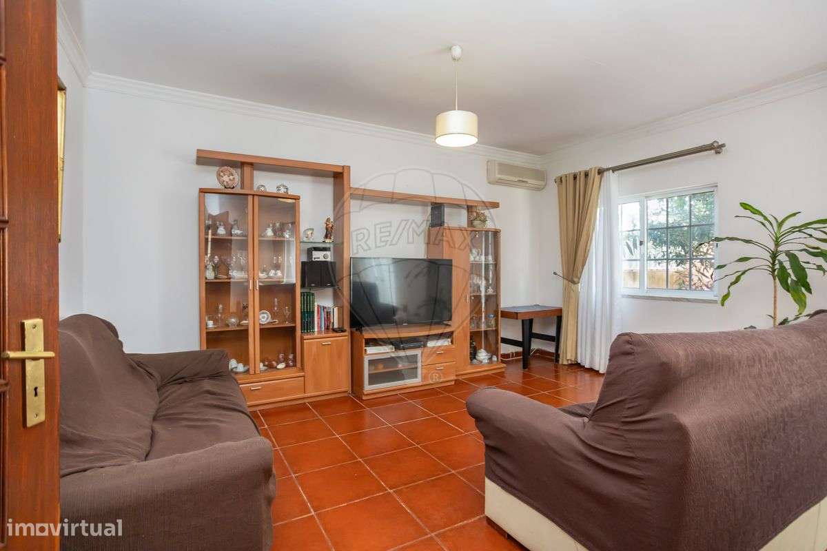 Moradia T4 em Quinta do Anjo-13