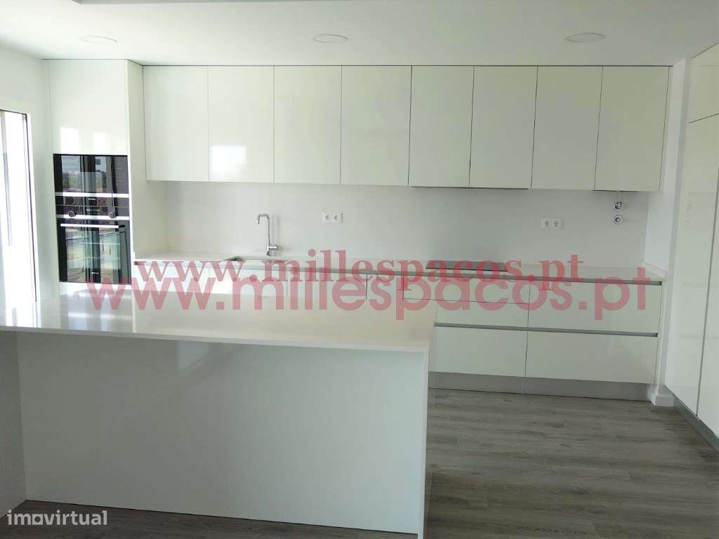 T4 Enorme Box 2 carros - Grande imagem: 3/15