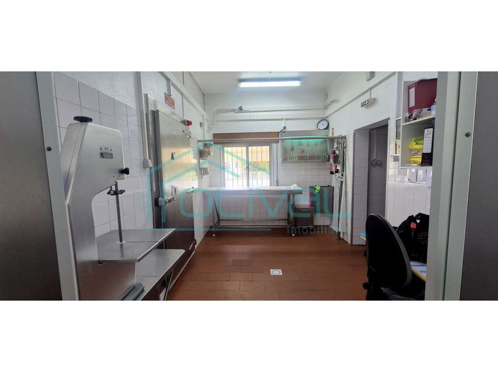 Talho e Charcutaria Tradicional - O Comércio de Proximidade no Port...-17