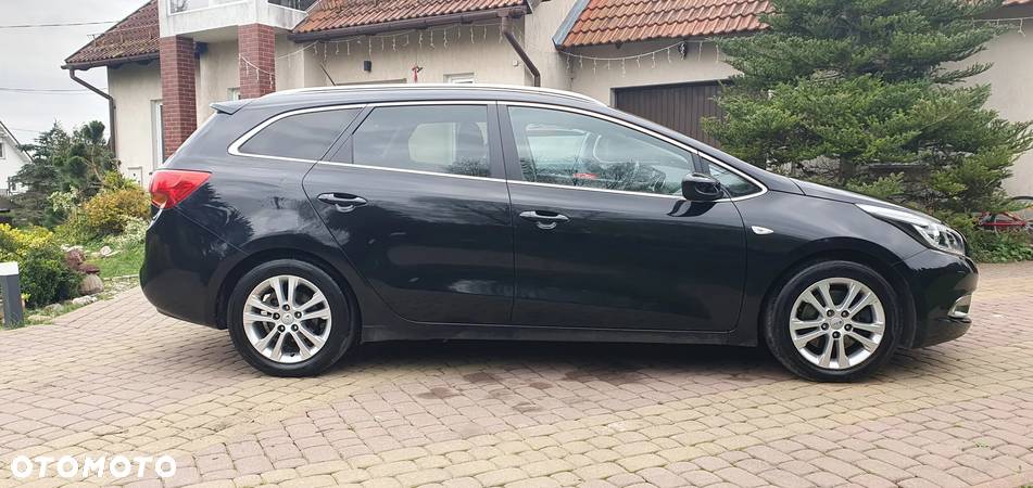 Kia Ceed 1.6 CRDi 128 Fifa World Cup Edition - 10