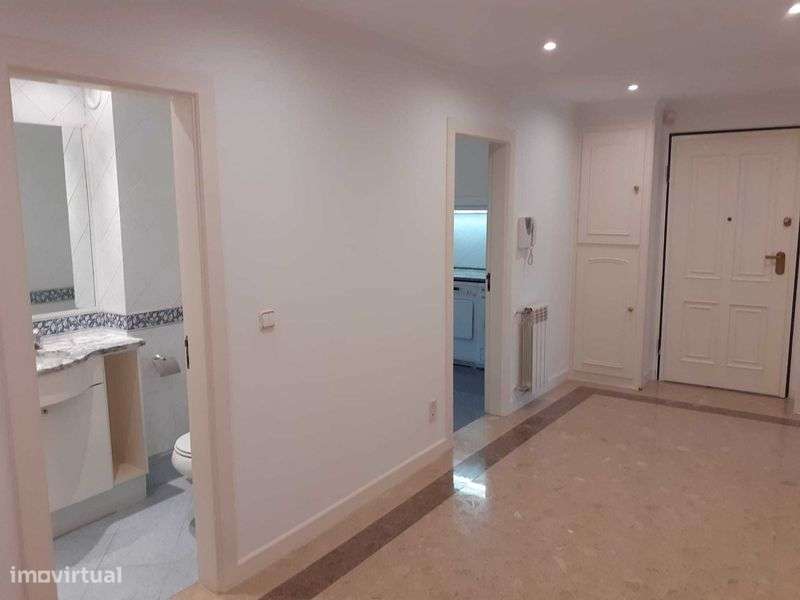 T4 na Beloura em zona central - Grande imagem: 4/12