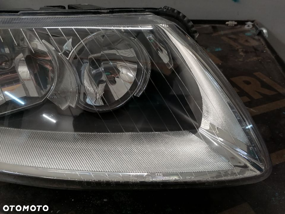 Lampa Prawy Przód Przednia TYC Audi A6 C6 Europa - 2