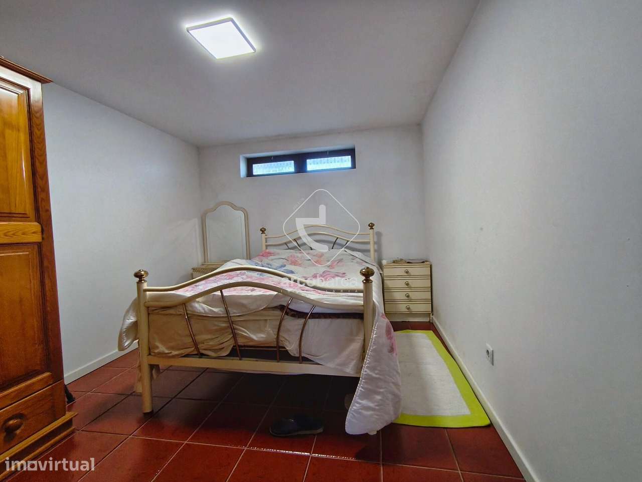 Moradia T3 terreno de 1.500 m2, apartº T1 independente e licença de AL-32