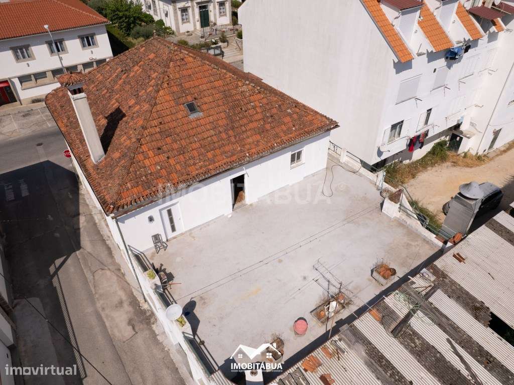 Espaço comercial com habitação T5 no centro da vila-5