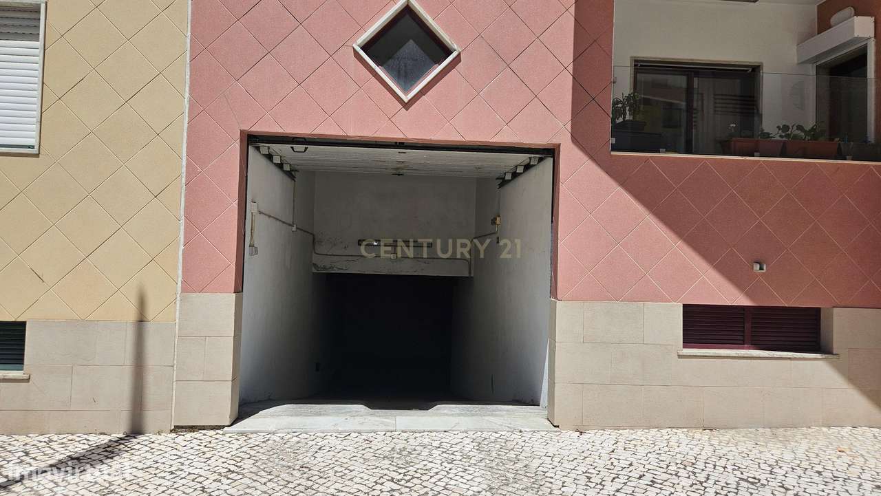 Garagem Box  com 30 m²  próxima do Centro Cultural de  Alcochete-1