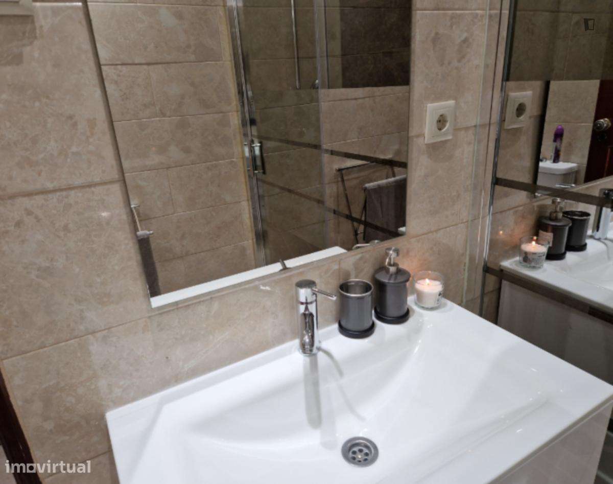Quarto - localizado em Penha de França Lisbon - Grande imagem: 5/9