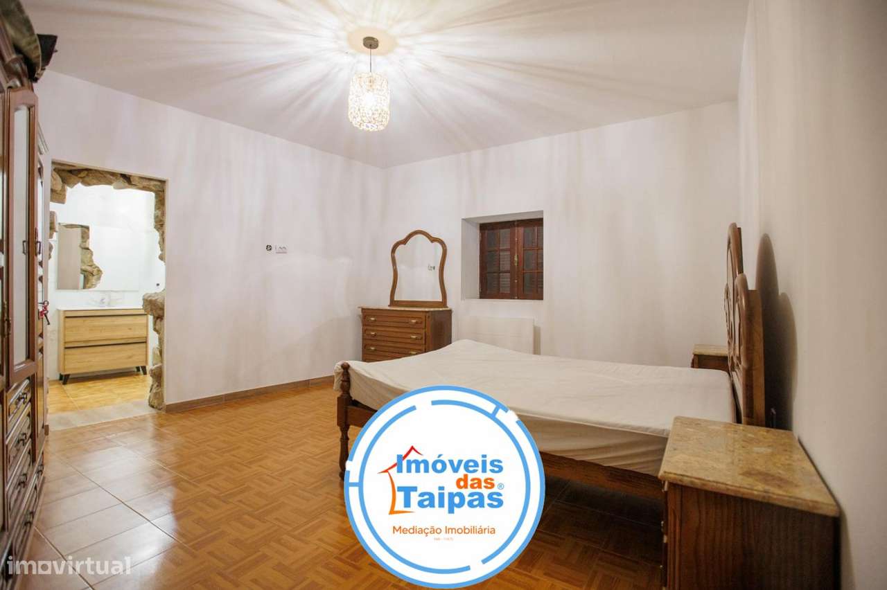 Vende-se Moradia Individual e rés-do-chão - T2-20