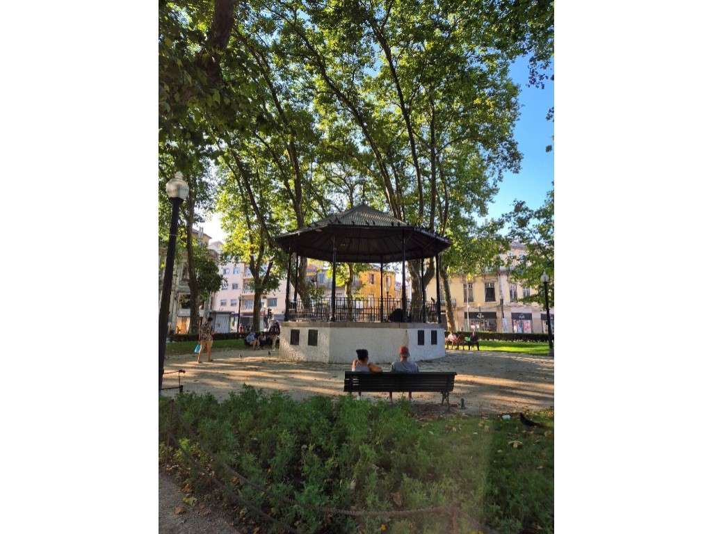 Prédio para Reabilitação com PIP Aprovado-13