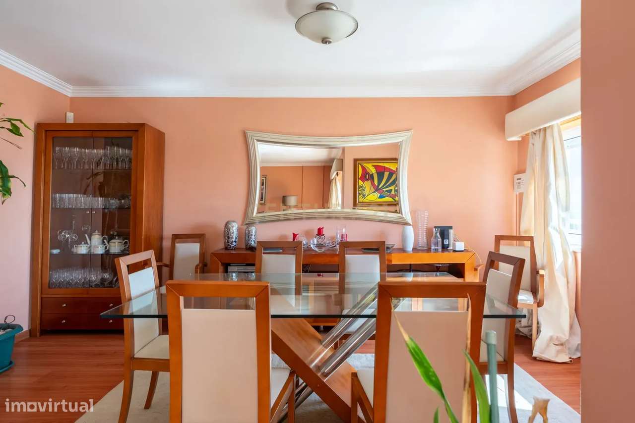 Penthouse T5 Jardins da Parede-1