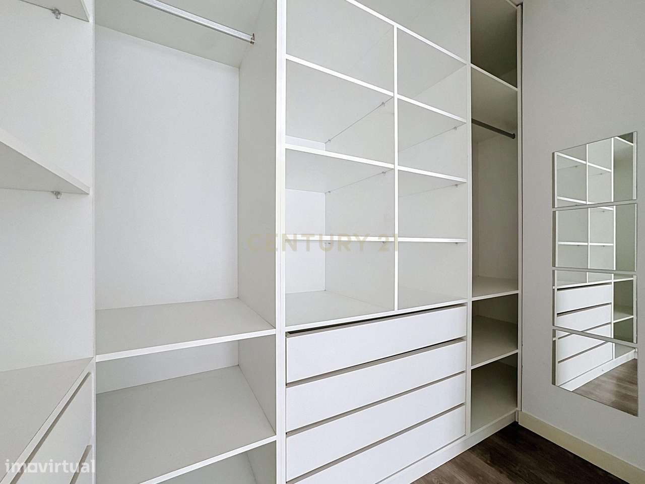 Apart. T3 remodelado em Paio Pires-10