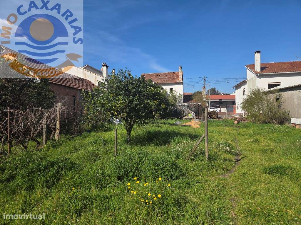 Moradia Rústica com Pátio e Anexos para Recuperar - Urqueira, Ourém-16