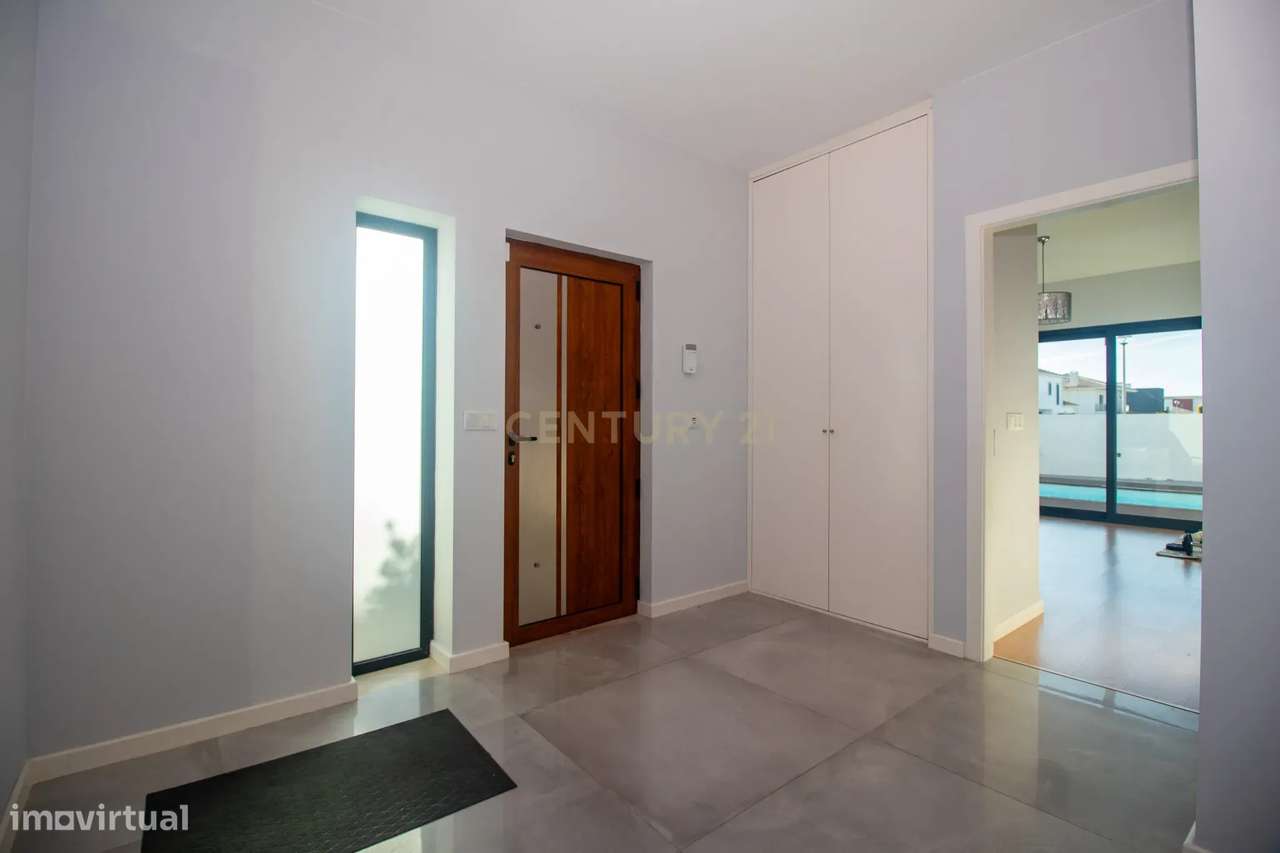 Viva o Luxo à Beira-Mar: Moradia Espetacular T5 com Piscina na Deslumb-21