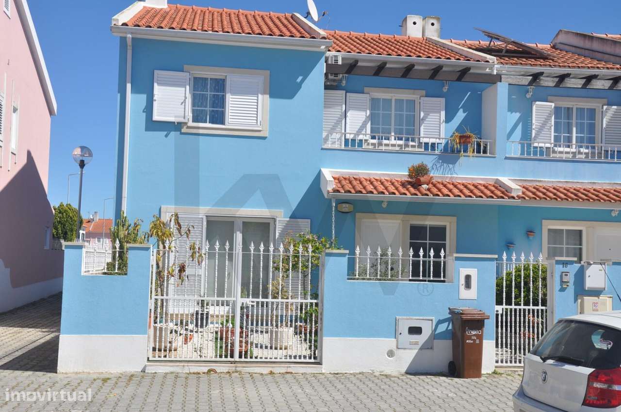 Moradia T3 com Espaço Exterior Generoso e Excelentes Acessos junto à P - Grande imagem: 3/30