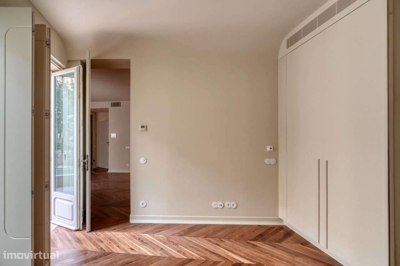 Oportunidade Única em Alfama – T1 Novo com Pátio - Grande imagem: 4/16