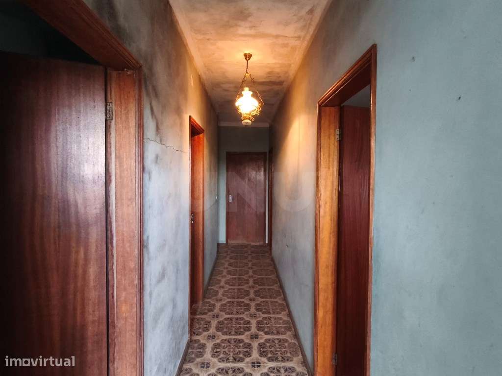 Oportunidade absolutamente imperdível - Moradia com parte renovada ...-29