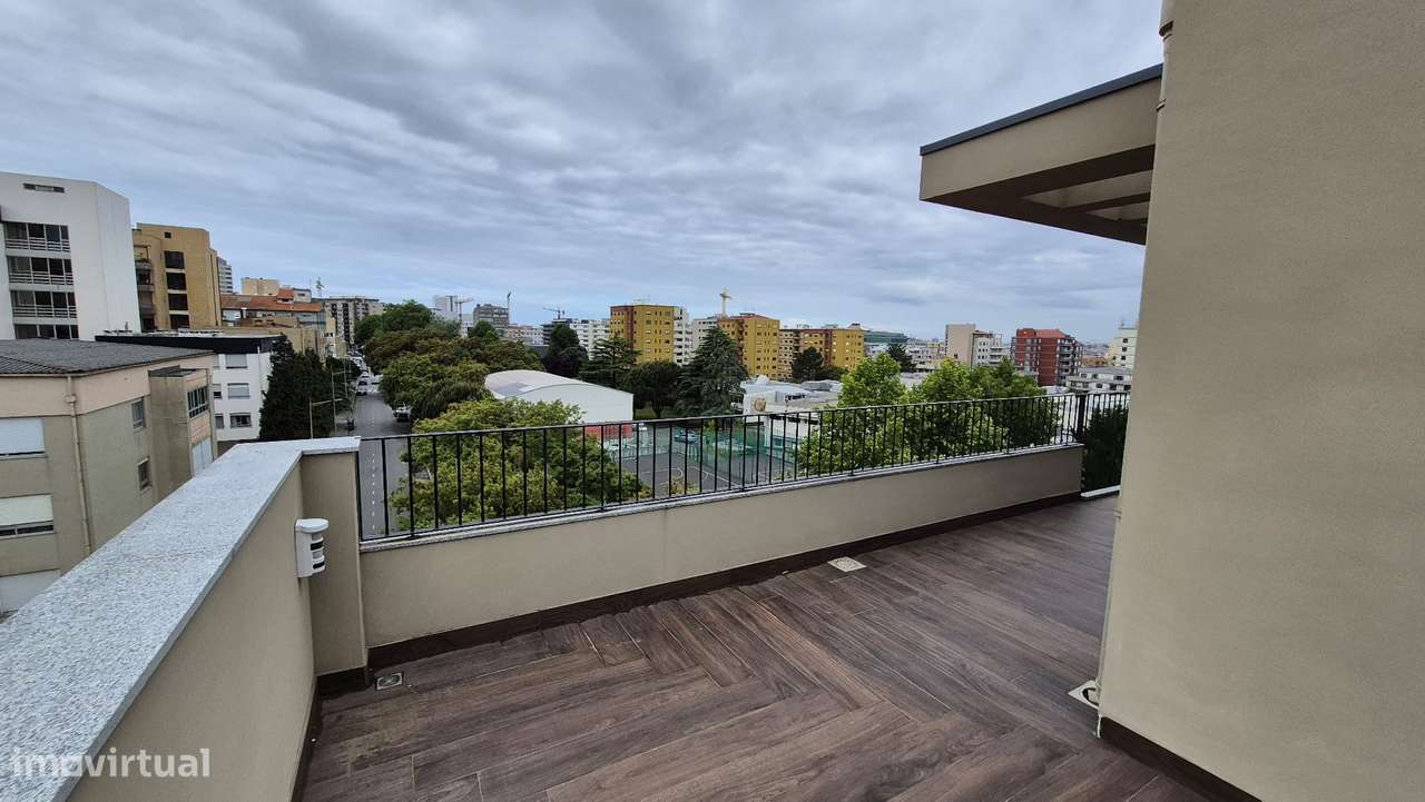 T3 Recuado no último piso, com terraço de 77,35m2 e garagem fechada-11