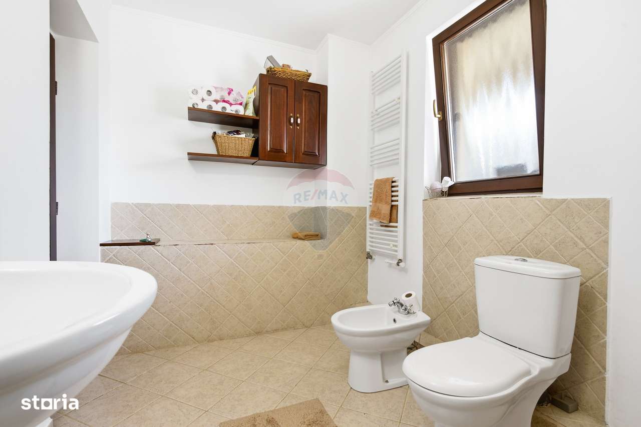 Casă/Vilă de Vânzare cu 5 camere,  Teren 757mp - Iasi - Hlincea-9