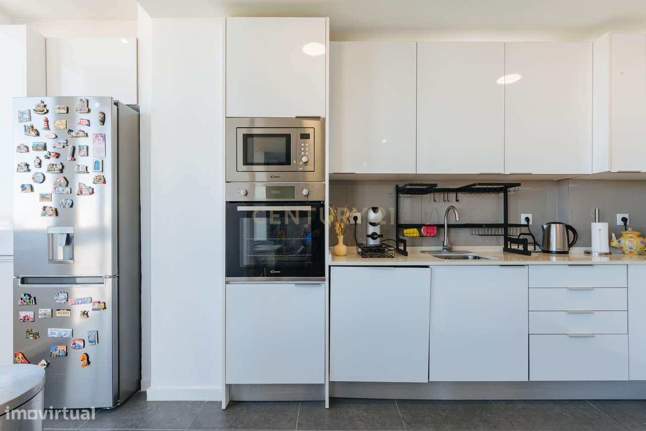 Apartamento T2 Totalmente remodelado com vista desafogada-3