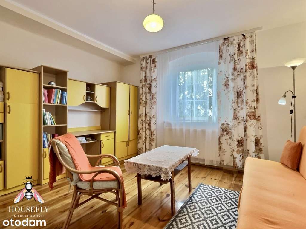 Niezależna część domu z garażem i własną działką-10