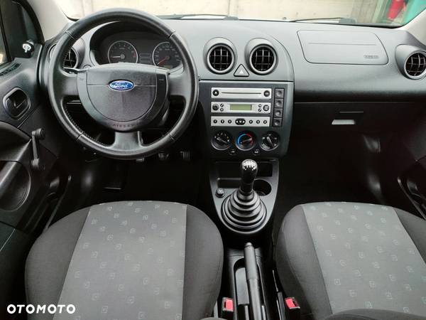 Ford Fiesta 1.3 Ambiente - 2