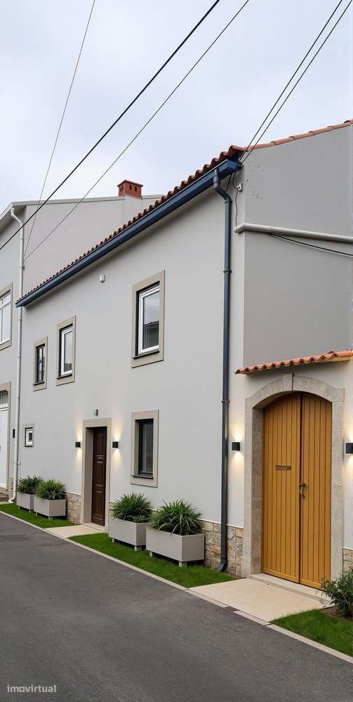 Vende-se Moradia T2 renovada junto a Cernache.-11