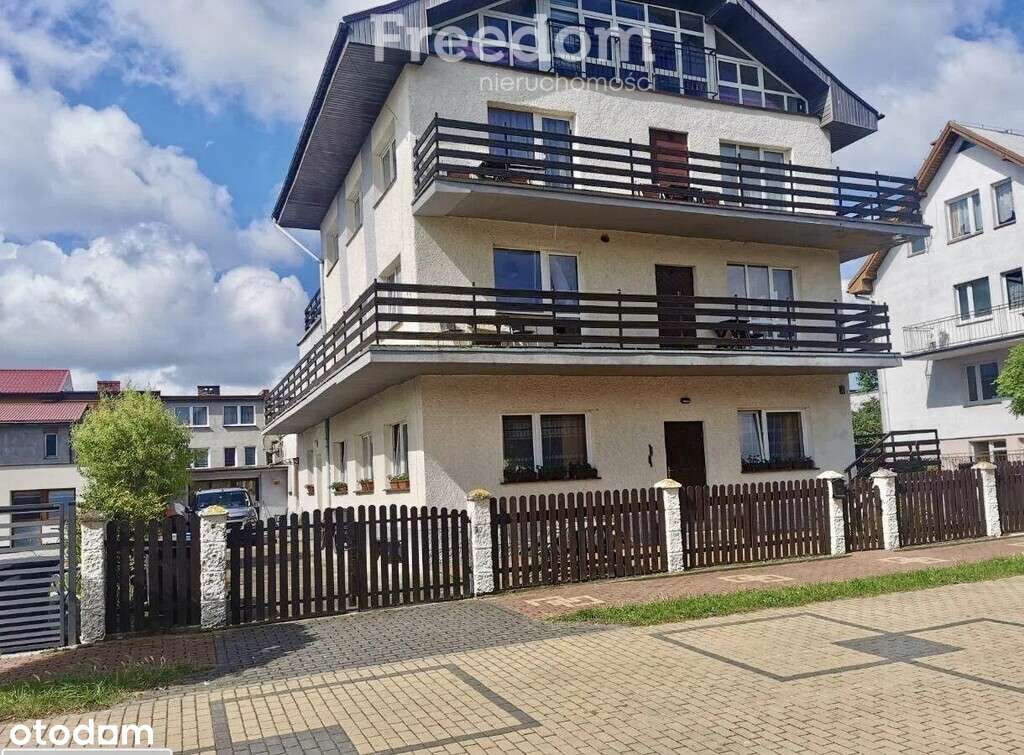 Dom 20 pokoi, 394 m² z potencjałem nad morzem.