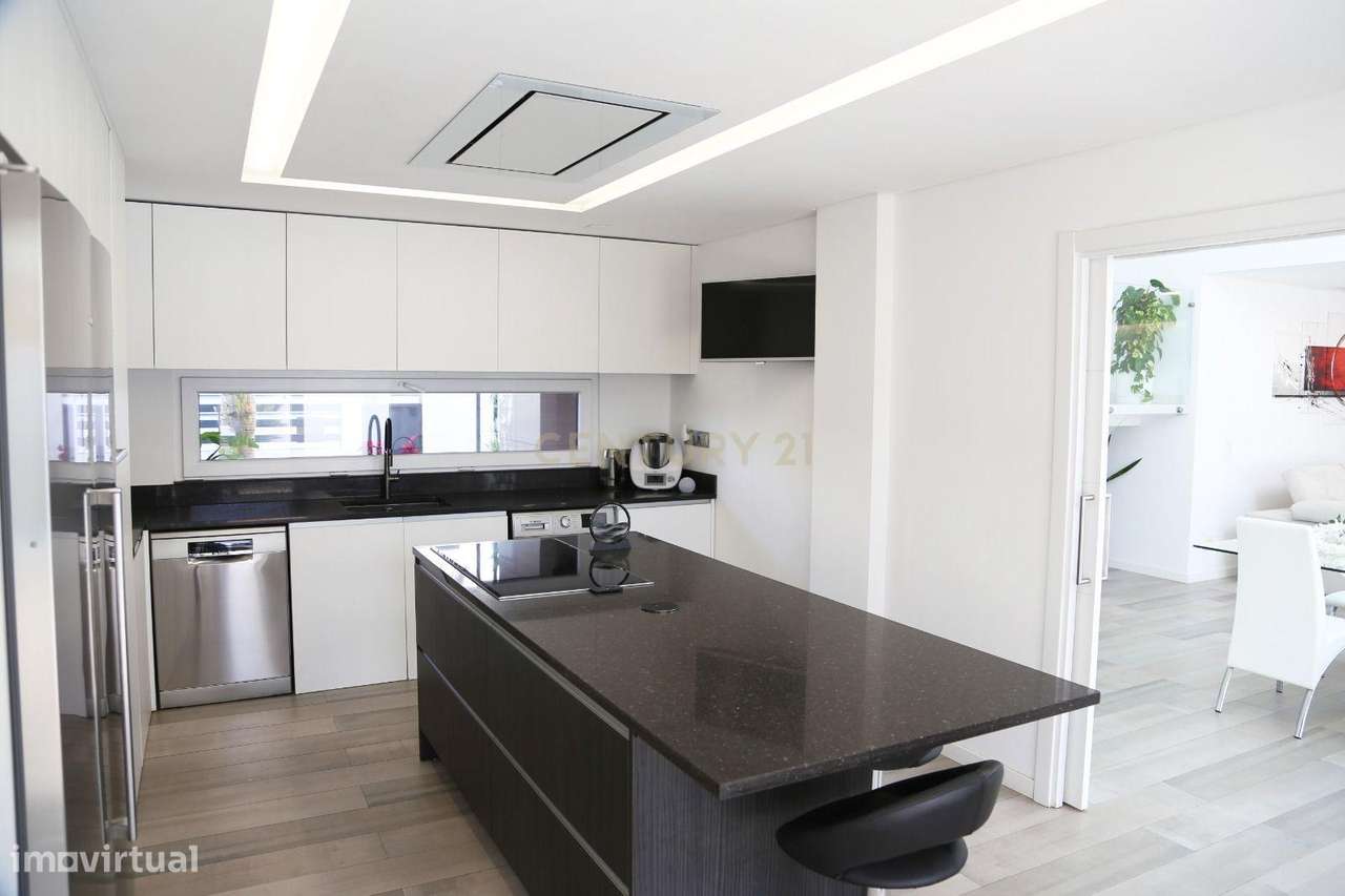 Elegância Moderna - Moradia com Piscina na Aroeira - Grande imagem: 4/30