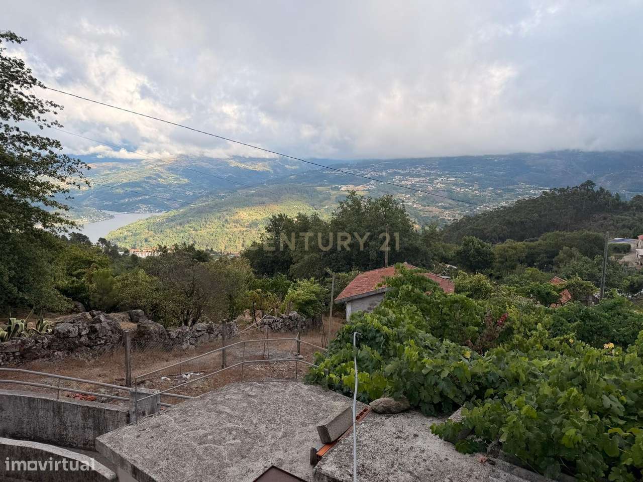 Moradia V3 com Vista Rio em Paços de Gaiolo-23