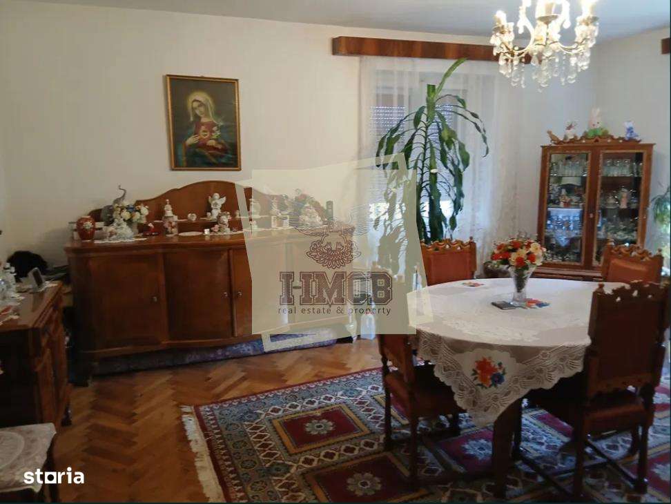 Casa cu 6 camere direct la strada pe Calea Dumbravii-0