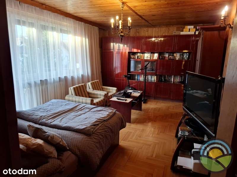 Dom dwurodzinny ( 2 odrębne mieszkania ) na działce 330 m2-10