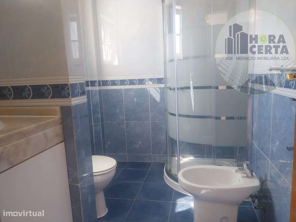 Moradia V4 com piscina em Setúbal!-9