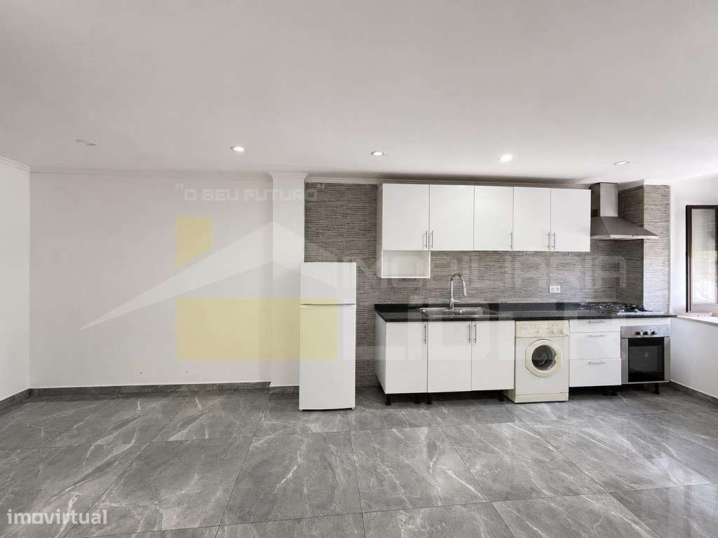 Oferta de Verão oferecemos a escritura 
Apartamento T2 remodelado ...-3
