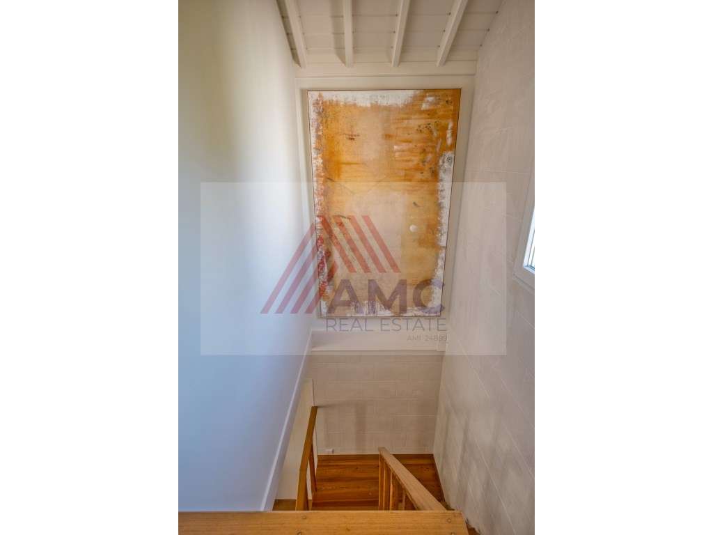 MORADIA COM 2 PISOS NO CORAÇÃO DA VILA MADALENA DO PICO-18