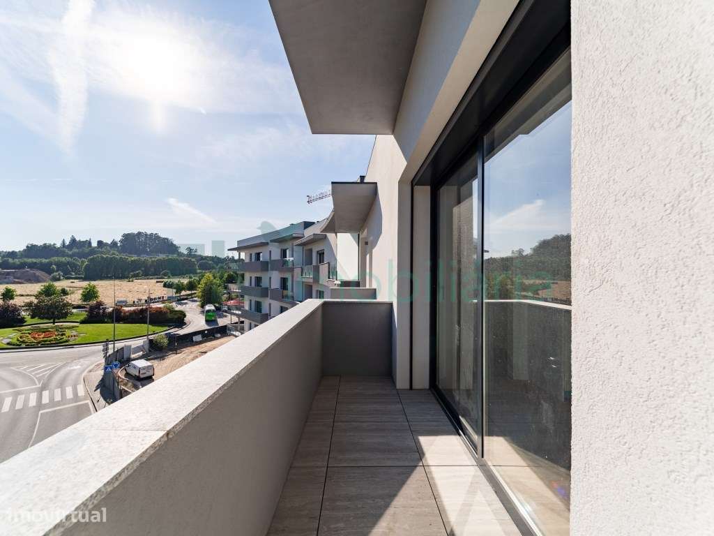Apartamento T3 com Excelentes Áreas em Zona Central de Lousada-41