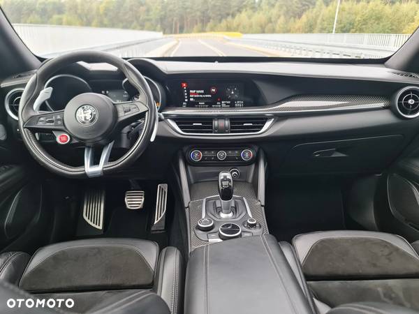 Alfa Romeo Stelvio V6 2.9 Bi-Turbo AT8-Q4 Quadrifoglio - 25