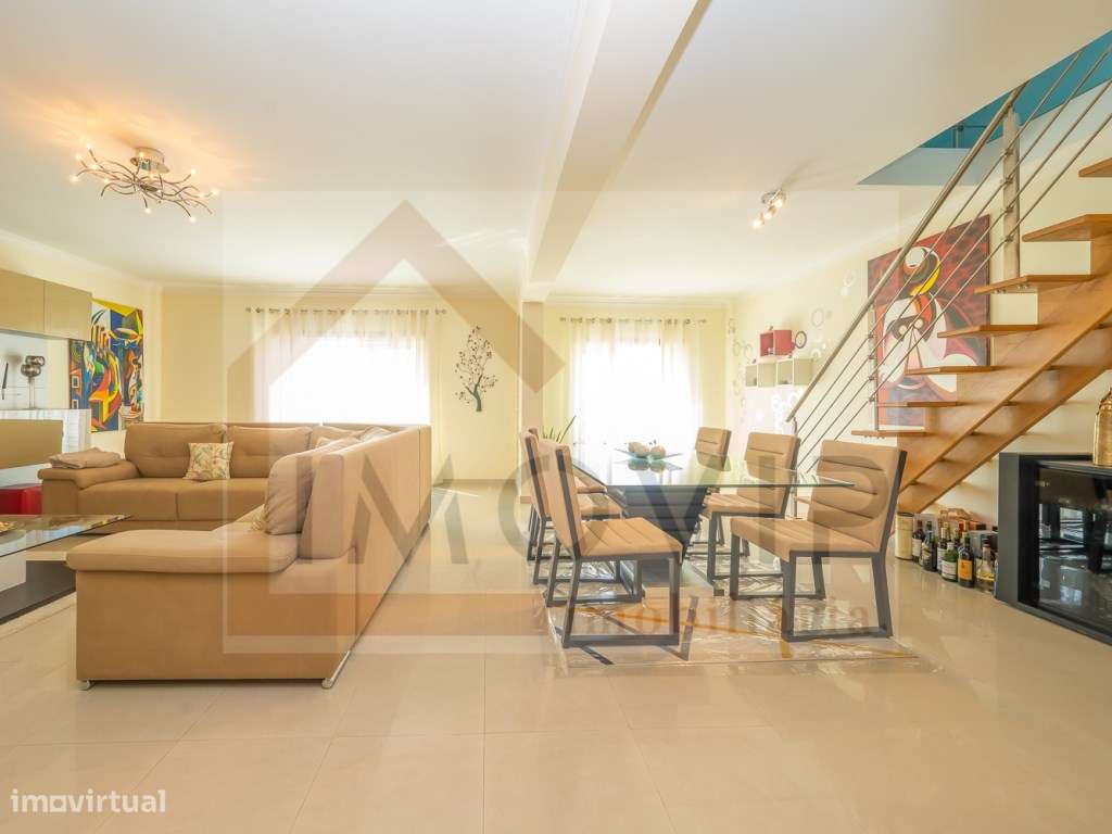 Excelente T4 no Pinhal Novo - OPORTUNIDADE!-5