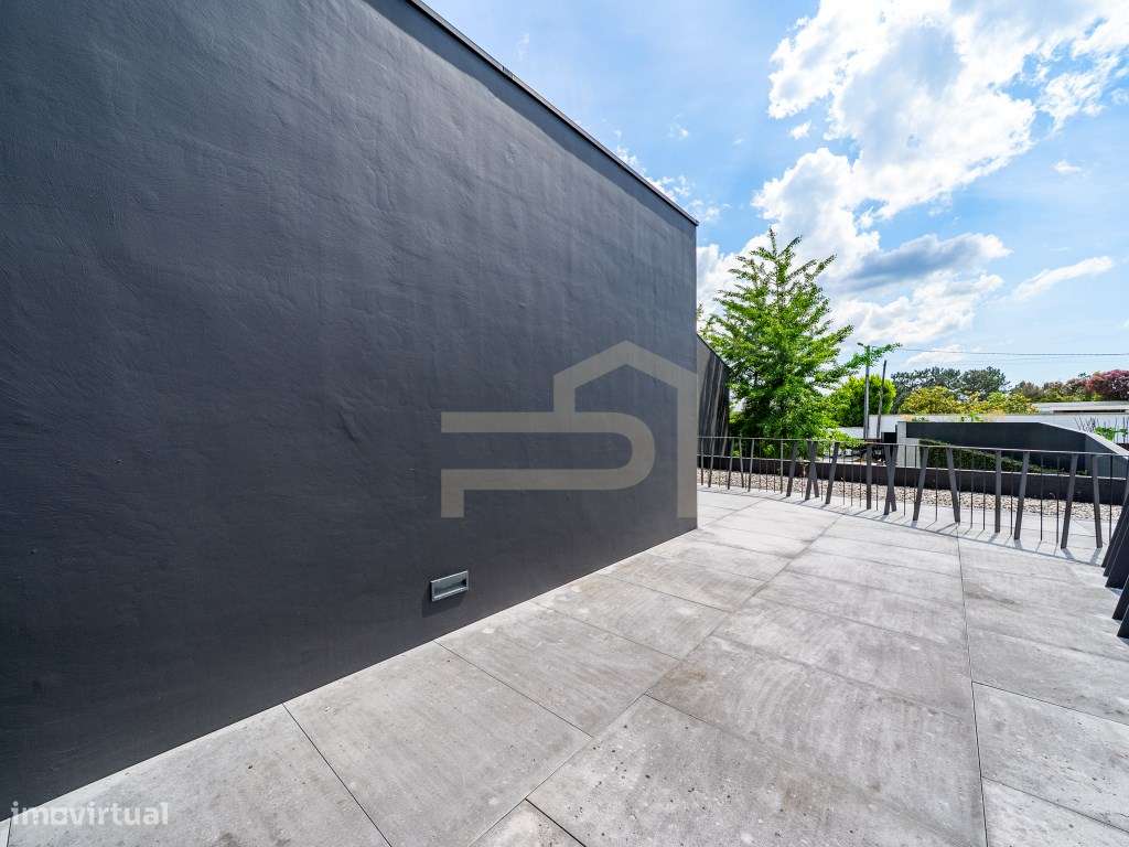 Exclusiva Moradia de Luxo com Design Contemporâneo-50