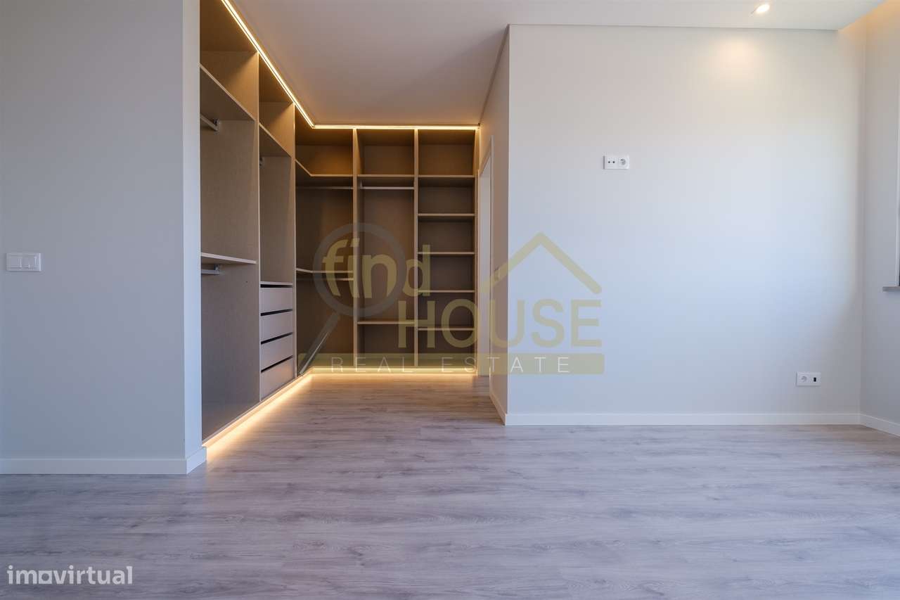 Moradia geminada T3 em Bicesse-21