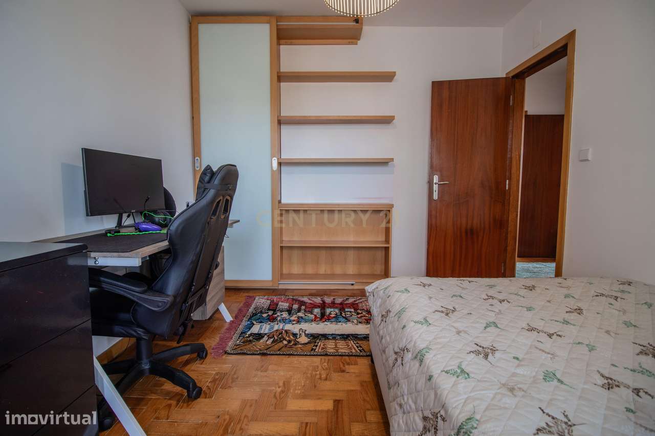 Apartamento T3 em Buarcos, a 900 metros da Praia, com elevador e excel-19