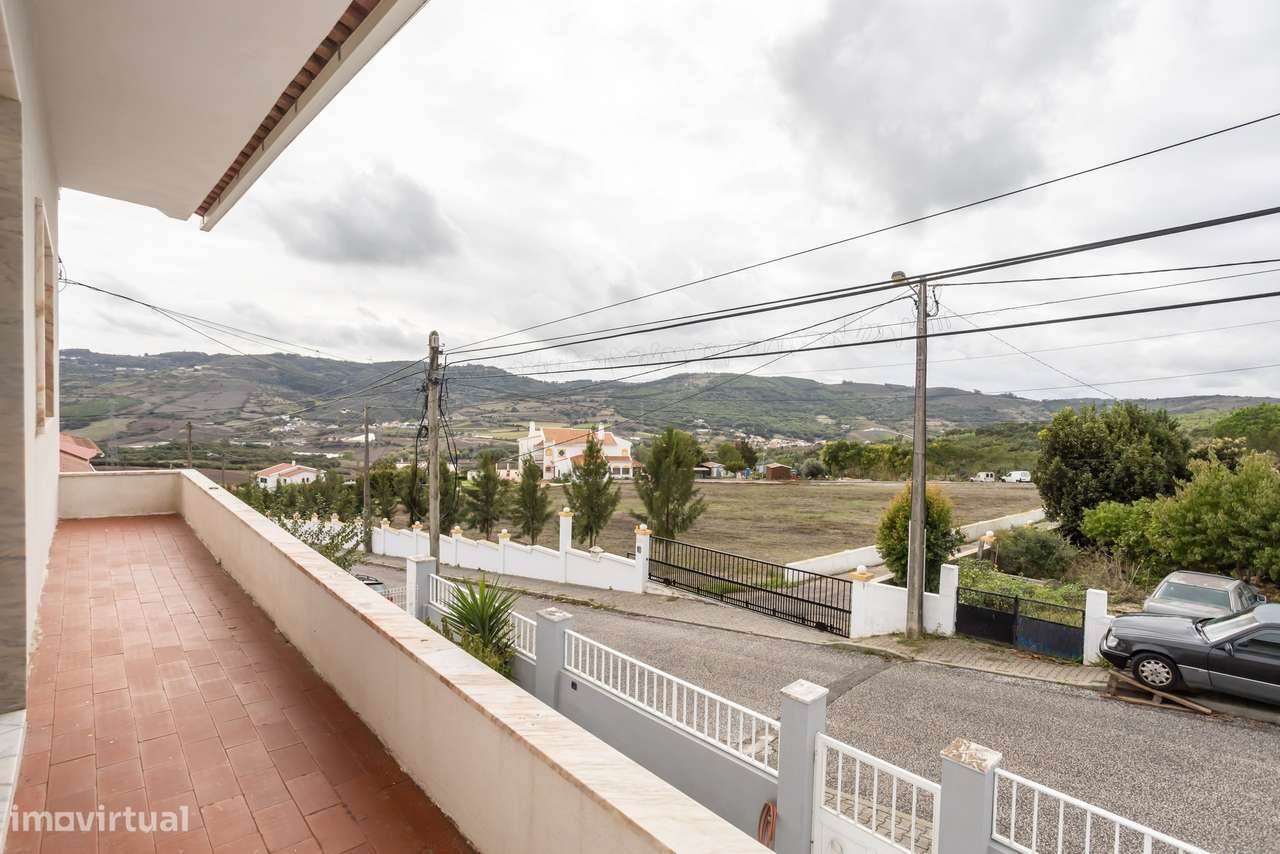 Moradia T5 com 223 m², Box e Sótão na Quinta da Peça, em Loures-26