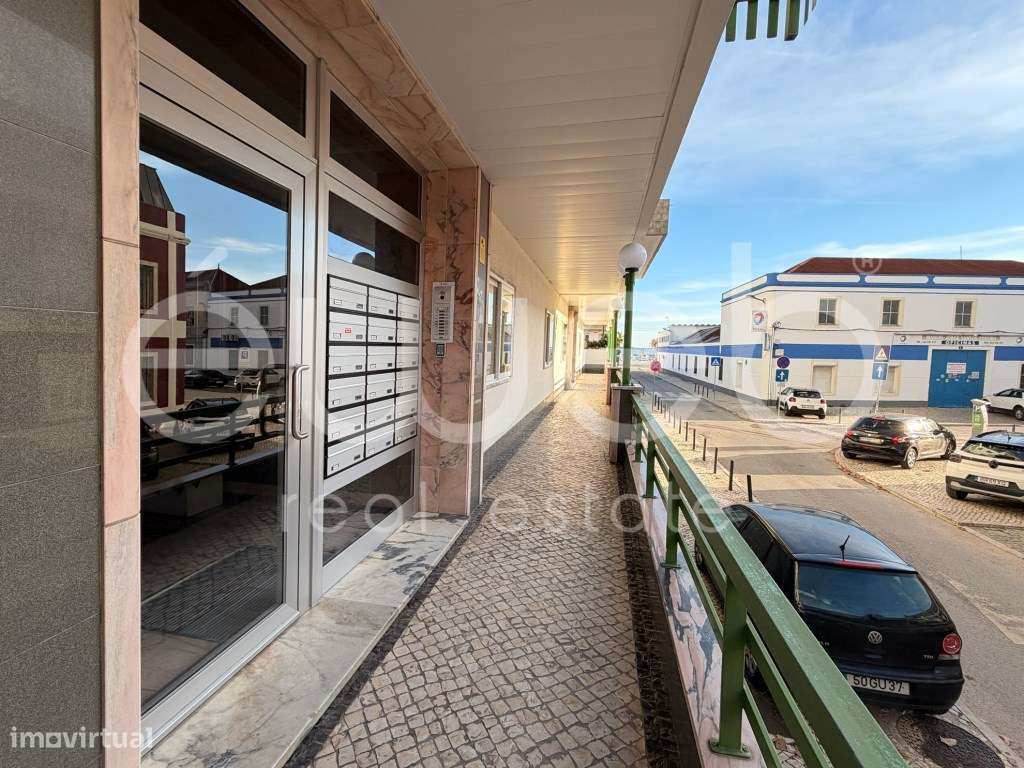 Apartamento T3 com varanda, Luísa Todi-30