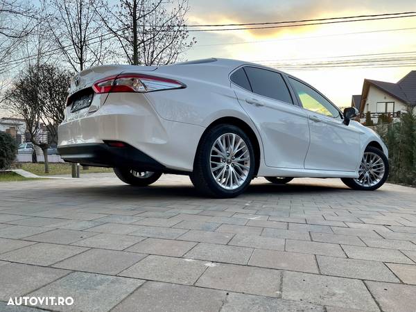 Toyota Camry Executive - 12