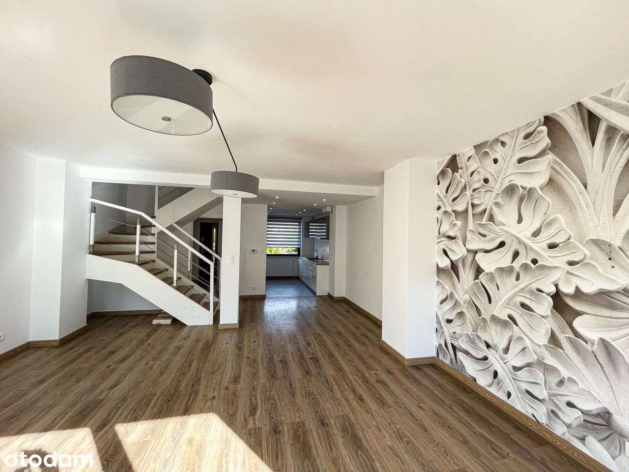 Bez prowizji, 2 łazienki, 3 wc, 2 m.postojowe-2