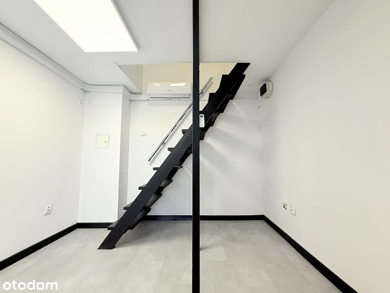 Odświeżony_lokal_parking_przy_ulicy_dobra_komunikacja_klimatyzacja - Pełny obrazek: 2/12