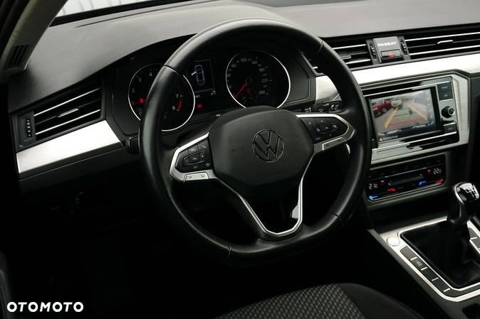 Volkswagen Passat - 12