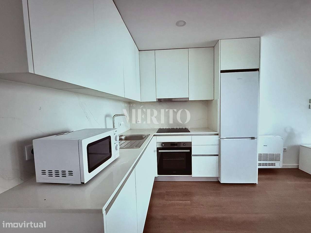 2 lojas convertidas em 4 apartamentos T0 - Grande imagem: 2/6
