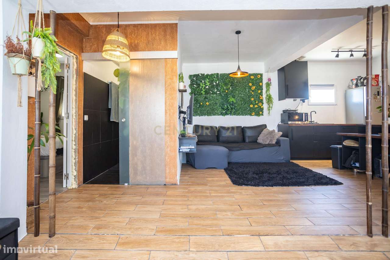 Moradia T2 Renovada com Quintal e Jardim – O Refúgio Ideal para Viver-7