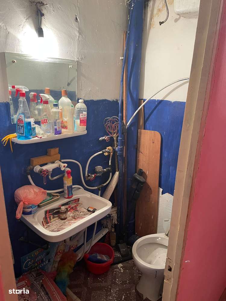 De vanzare apartament cu 3 camere, balcon, etaj 4-5