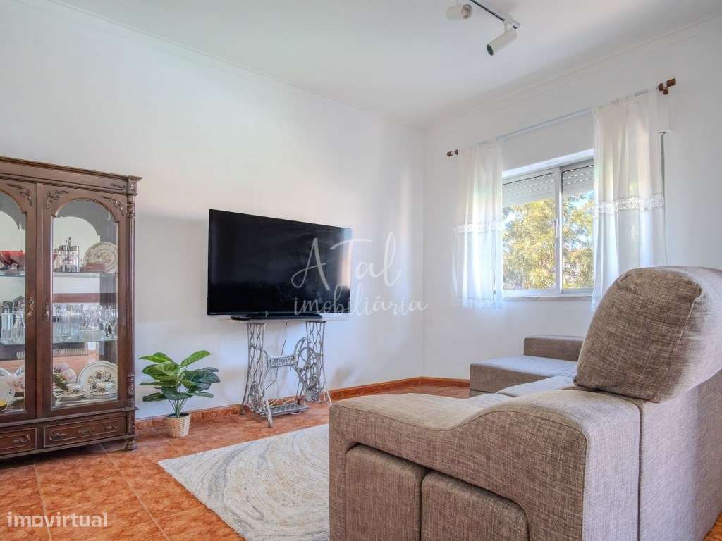 Apartamento T2 no Centro do Cartaxo com Arrecadação | Ideal para Ha...-1